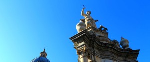 Particolare del teatro Massimo di Palermo